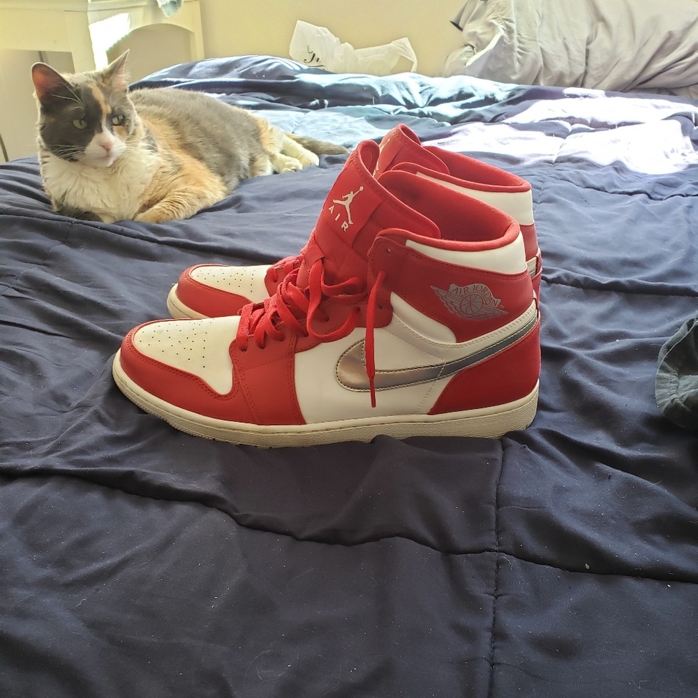 Red nike high tops ..size 14